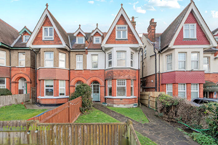 1 Bedroom Apartment For Sale In St. Augustines Avenue, South Croydon, CR2