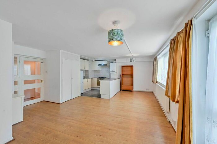 2 Bedroom Flat To Rent In .Kintyre Close, Norbury, London, SW16