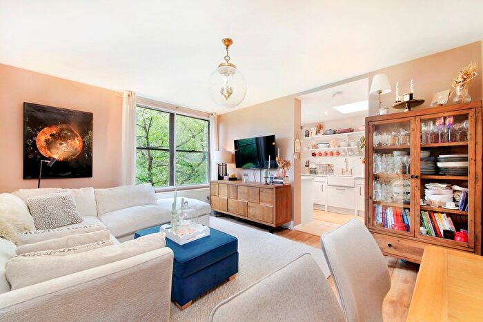 2 Bedroom Flat To Rent In The Chase, Clapham, SW4