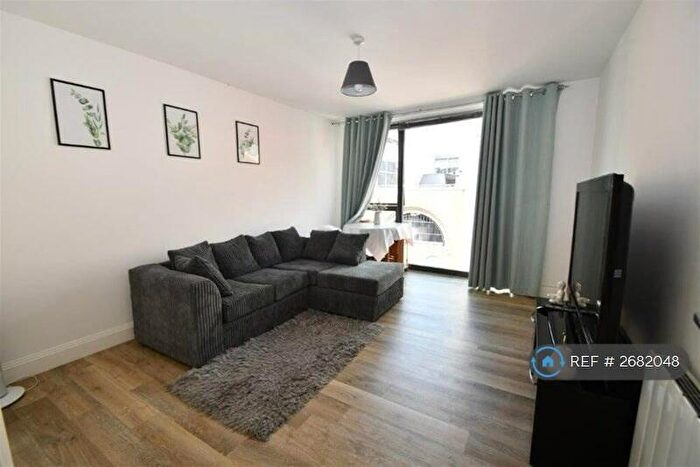 2 Bedroom Flat To Rent In Sydenham Road, Guildford, GU1
