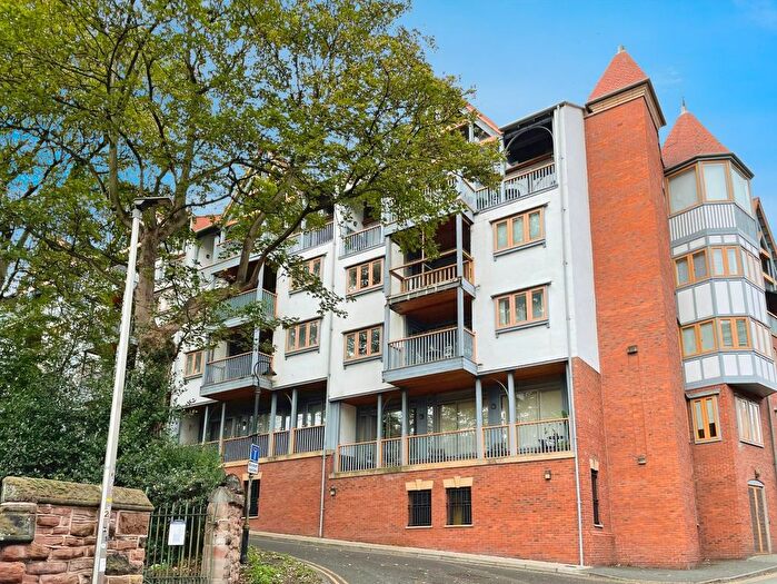 2 Bedroom Flat For Sale In Foregate Street, Chester, Cheshire, CH1