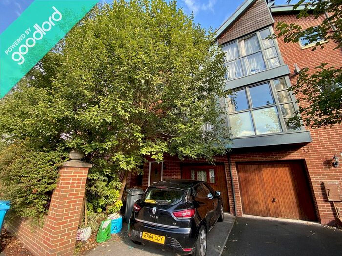 4 Bedroom Town House To Rent In Waverton Road, Manchester, M14