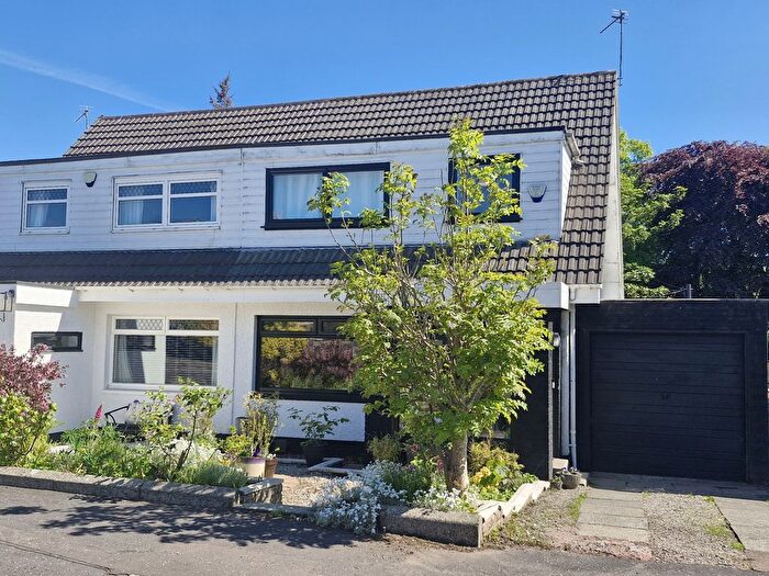 3 Bedroom Semi-Detached House For Sale In Parkview Drive, Stepps, G33