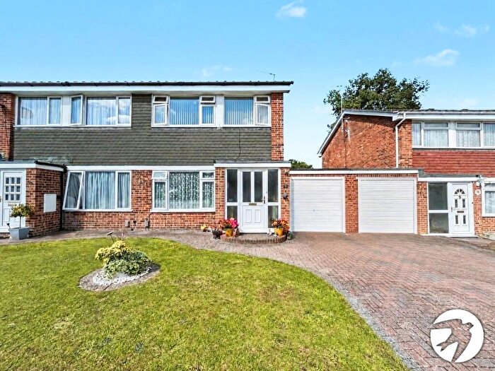 3 Bedroom Semi Detached House For Sale In Repton Way, Chatham, Kent, ME5