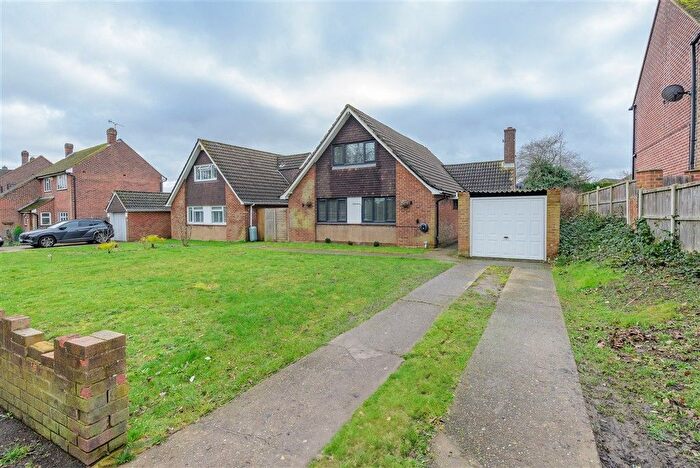 4 Bedroom Detached House For Sale In Millfordhope Road, Strood, Rochester, Kent, ME2