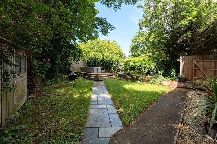 2 Bedroom Flat For Sale In Oakhill Road, Sutton, SM1