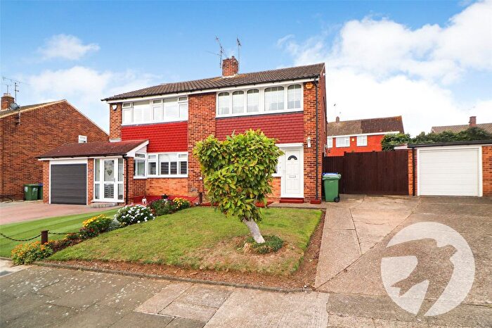 3 Bedroom Semi-detached House For Sale In Chesworth Close, Erith, DA8