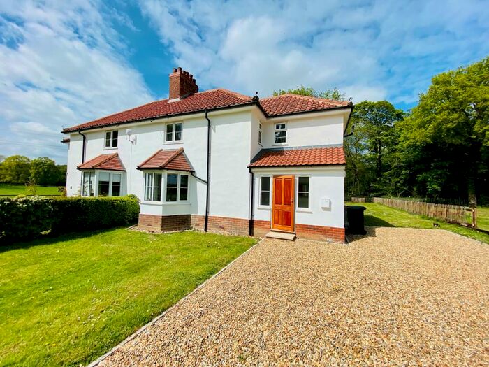 4 Bedroom Cottage To Rent In Wattlefield, NR18