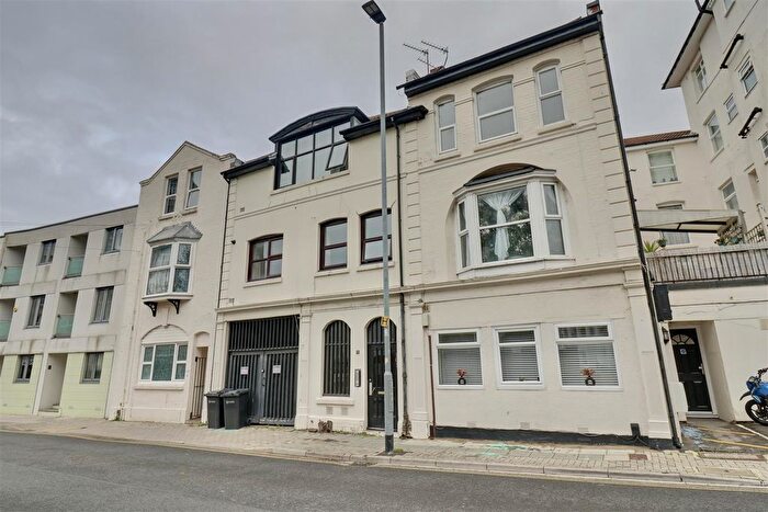 2 Bedroom Flat For Sale In Clarendon Road, Southsea, PO4