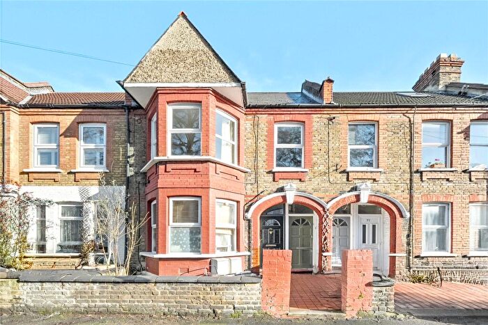 2 Bedroom Flat For Sale In Kettlebaston Road, Leyton, London, E10