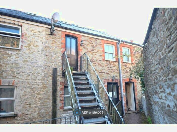 2 Bedroom Flat To Rent In Crinnicks Hill, Bodmin, PL31
