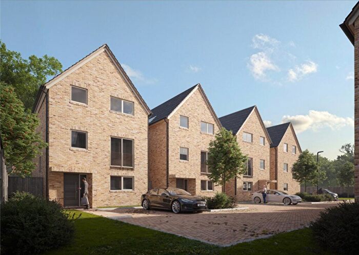 3 Bedroom Detached House For Sale In Sorrel Close, Farnborough, GU14