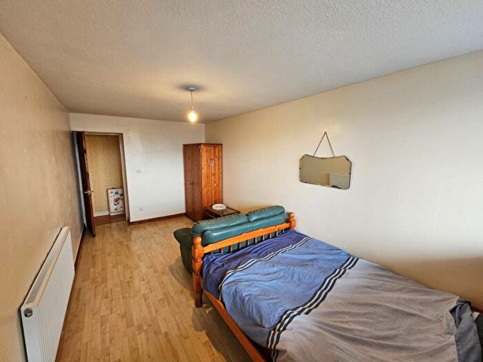 1 Bedroom Flat For Sale In Flat Cleveland Tower, Holloway Head, Birmingham, West Midlands, B1