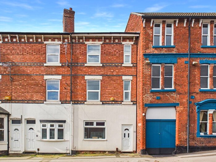 4 Bedroom Terraced House For Sale In Loscoe Road, Carrington, Nottingham, NG5