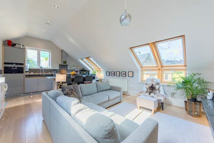 3 Bedroom Flat To Rent In Spring Hill Road, Begbroke, Kidlington, OX5