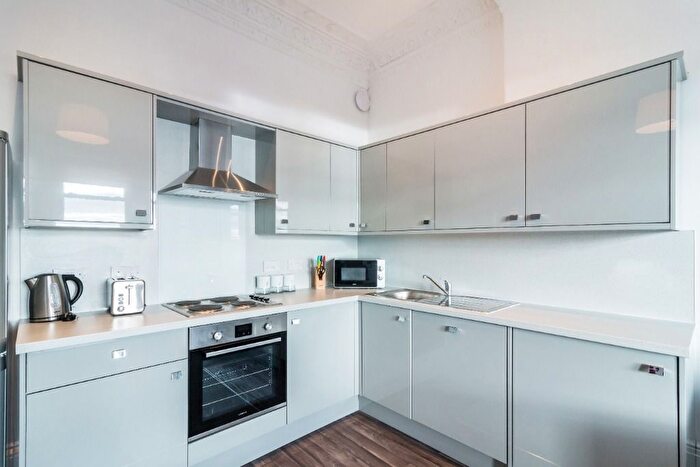 3 Bedroom Flat To Rent In Blackness Road, West End, Dundee, DD2
