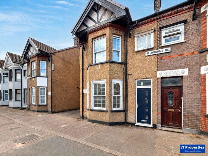 2 Bedroom Flat To Rent In A Selbourne Road, Luton, LU4