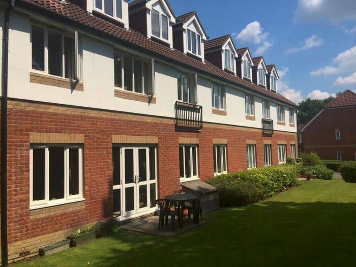 2 Bedroom Apartment To Rent In Knaphill, GU21