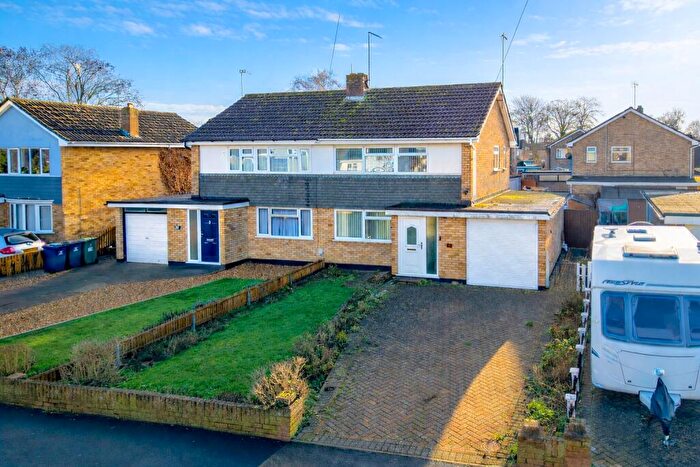 3 Bedroom Semi-Detached House For Sale In Fairfields, St. Ives, Cambridgeshire, PE27