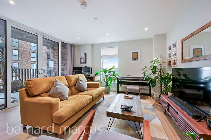 1 Bedroom Flat For Sale In Greyhound Parade, London, SW17