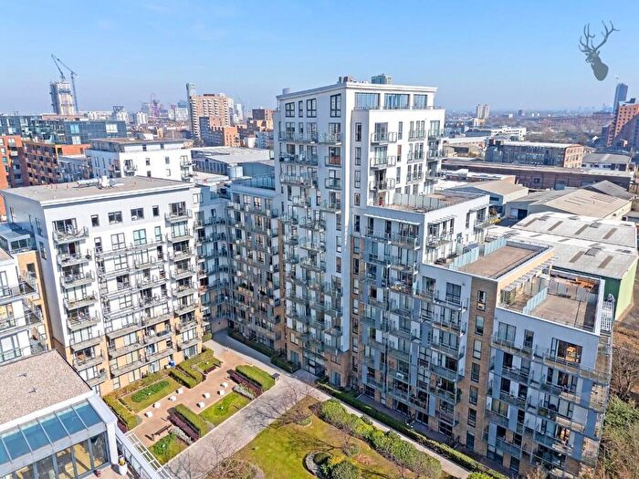 2 Bedroom Apartment For Sale In Seven Sea Gardens, Ceram Court, E3