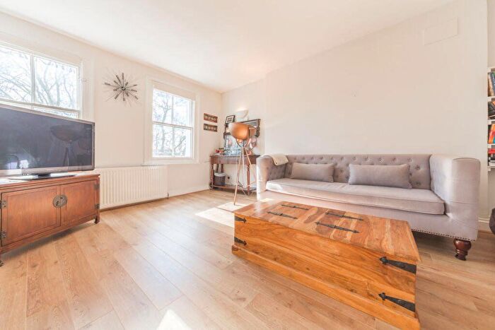 2 Bedroom Flat To Rent In Warwick Road, Earls Court, SW5