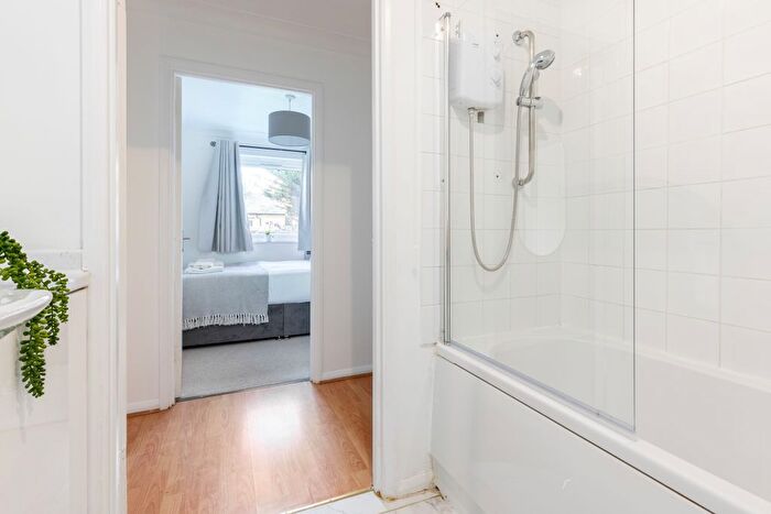 2 Bedroom Flat To Rent In Chaucer Drive, London, SE1