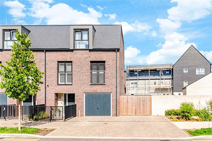 3 Bedroom Semi-Detached House For Sale In Glenway Road, Rochester, Kent, ME1