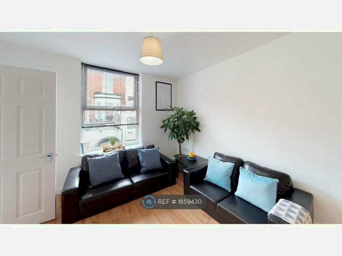 7 Bedroom Terraced House To Rent In Hudson Road, Southsea, PO5