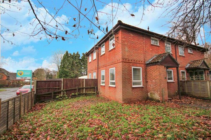 1 Bedroom Terraced House To Rent In Northampton Close, Bracknell RG12