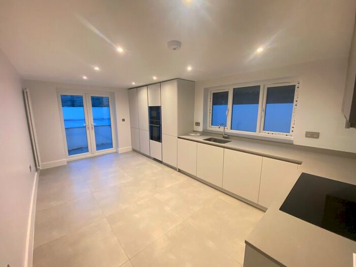 3 Bedroom Maisonette To Rent In Marriott Road, London, N4