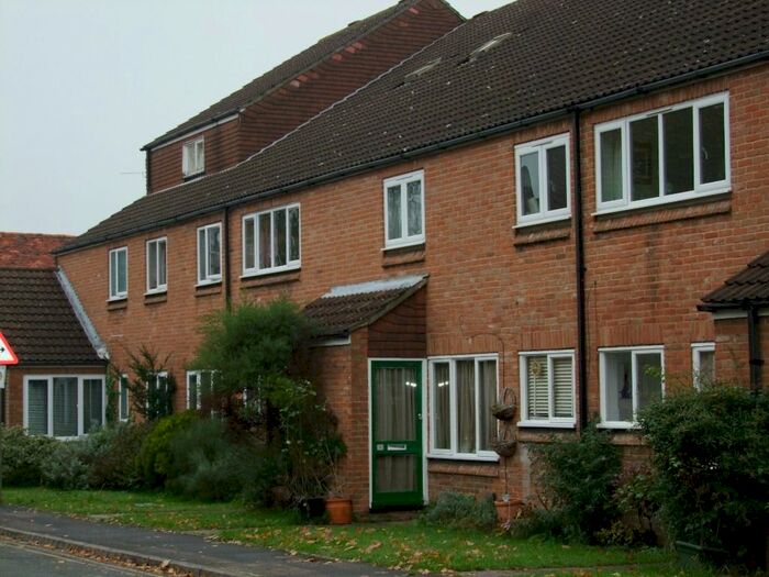 2 Bedroom Flat To Rent In Mulberry Court, Wokingham, RG40