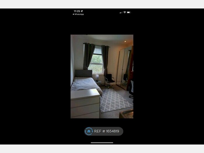 Studio To Rent In Shepherds Bush Road, London, W6