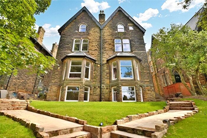 2 Bedroom Flat For Sale In Flat, Hollin Lane, Leeds, LS16