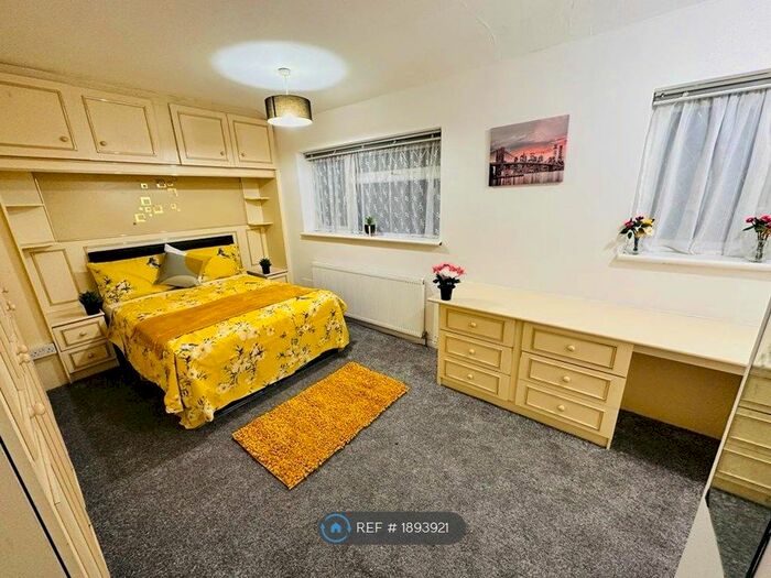 6 Bedroom Semi-Detached House To Rent In Clare Road, Staines-Upon-Thames, TW19