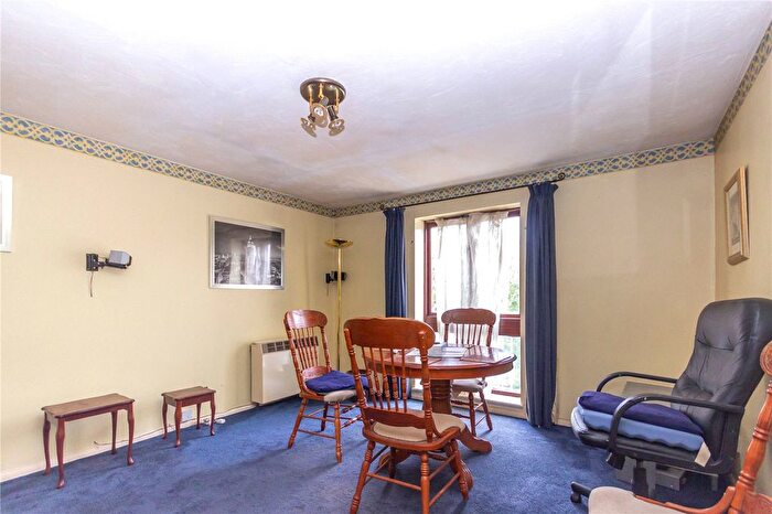 2 Bedroom Flat To Rent In Crates Close, Kingswood, Bristol, BS15