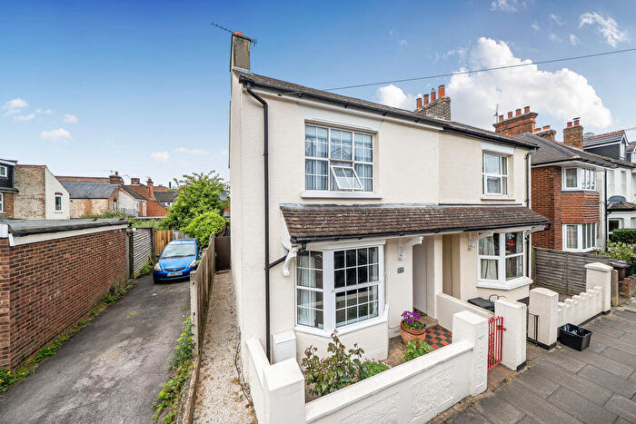 3 Bedroom Semi-Detached House For Sale In Harlesden Road, St Albans, AL1