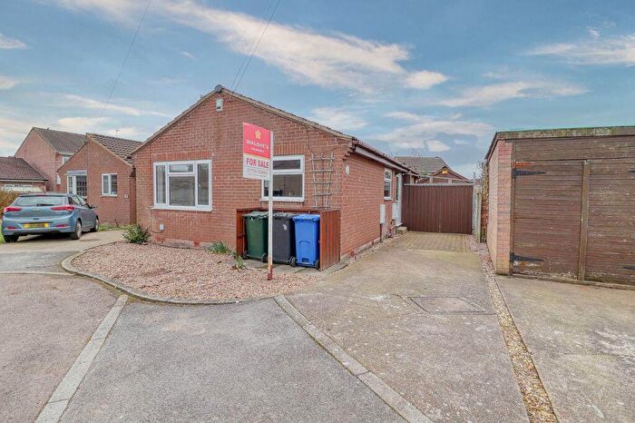 2 Bedroom Detached Bungalow For Sale In Broadlands Close, Dunscroft, DN7