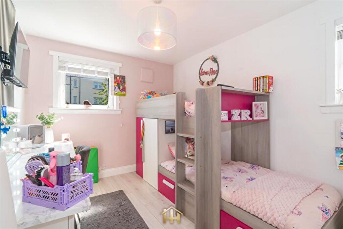 3 Bedroom End Of Terrace House For Sale In Balerno Street, Dundee, DD4