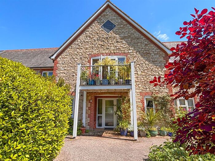 2 Bedroom Flat To Rent In St James Park, Bridport, DT6
