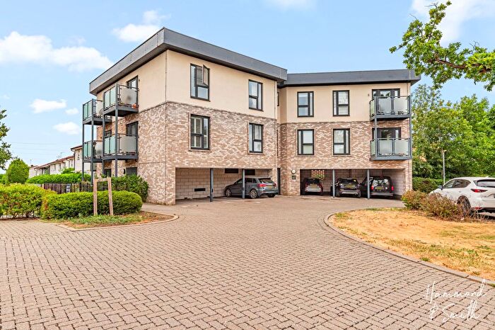 1 Bedroom Flat For Sale In Newmans Lane, Loughton, IG10