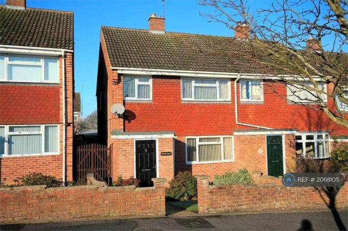 3 Bedroom End Of Terrace House To Rent In Aintree Close, Newbury, RG14