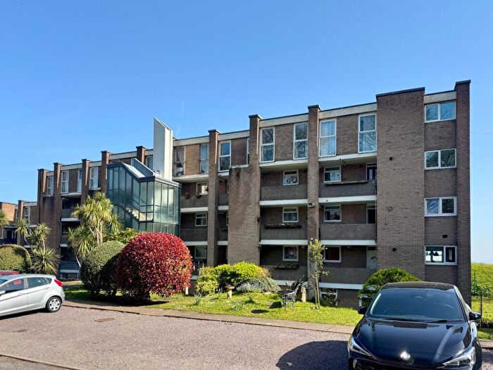 2 Bedroom Flat For Sale In Northcliffe, Penarth, CF64