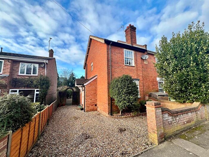 3 Bedroom Semi Detached House For Sale In Forest Road, Crowthorne, RG45