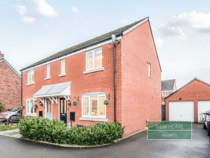 3 Bedroom Semi-detached House For Sale In Strawberry Place, Pershore, WR10