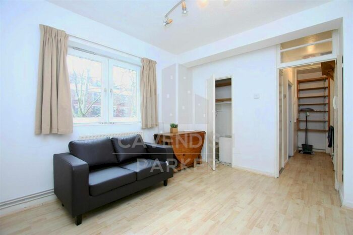 1 Bedroom Flat To Rent In Grimthorpe House, Percival Street, London., EC1V