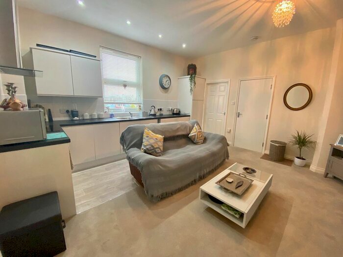 1 Bedroom Flat To Rent In Walnut Grove, Southampton SO16