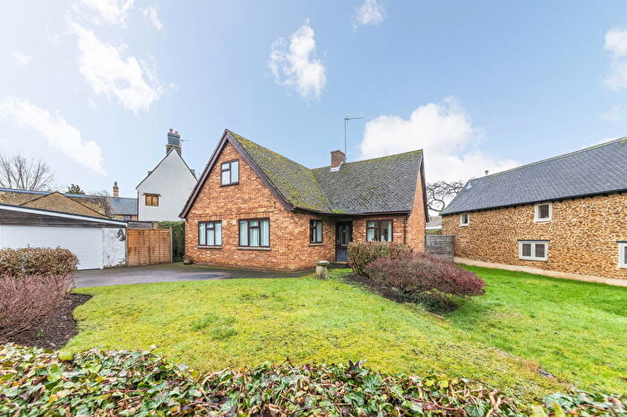 4 Bedroom Detached House For Sale In Salmons Lane, Middleton Cheney, OX17