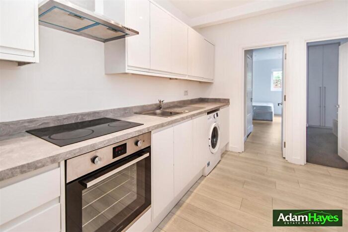 4 Bedroom Apartment To Rent In Regents Park Road, Finchley Central, N3