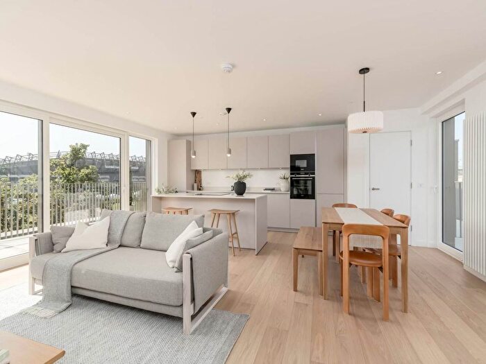 2 Bedroom Detached House For Sale In Penthouse At Murrayfield Park, Edinburgh, EH12